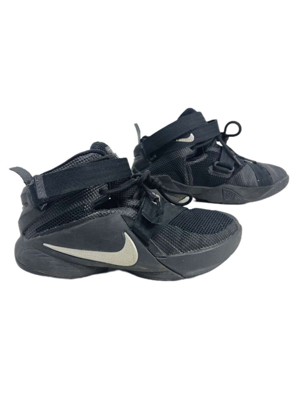 Nike LeBron Soldier 9 IX Black Basketball Shoes Size 4.5Y 776471-001 Youth